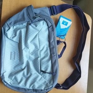 Eagle Creek Wayfinder Crossbody bag messanger NWT.